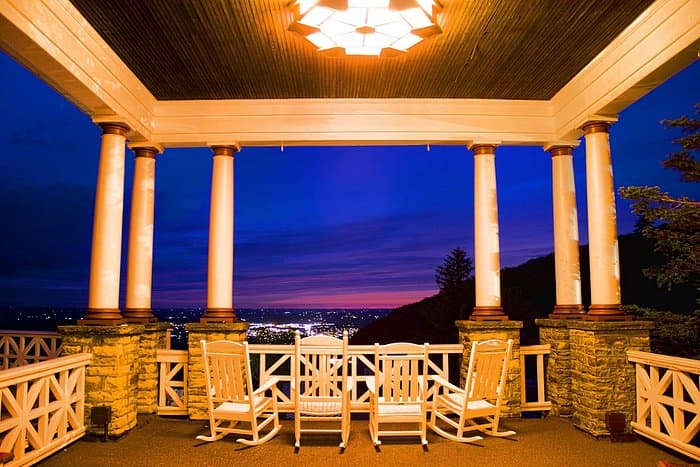 Image of patio at the Historic Summit Inn